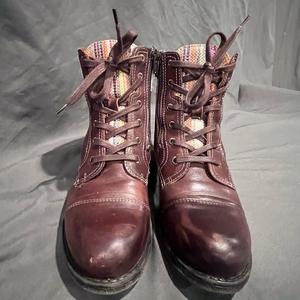 Täōs size 38 leather boot